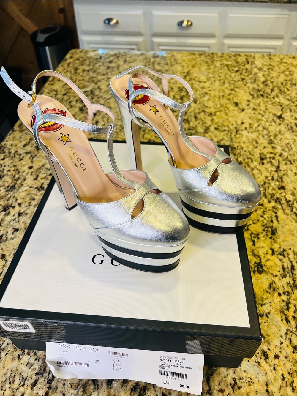 Gucci Angel Silver Metallic Platform T-Strap Pumps - Picture 2 of 4